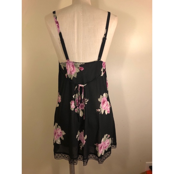 Oscar de la Renta Nightie & Robe Set - Picture 3 of 9